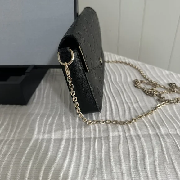 Louis Vuitton Black Crossbody Bag with Gold Chain - Picture 4 of 6